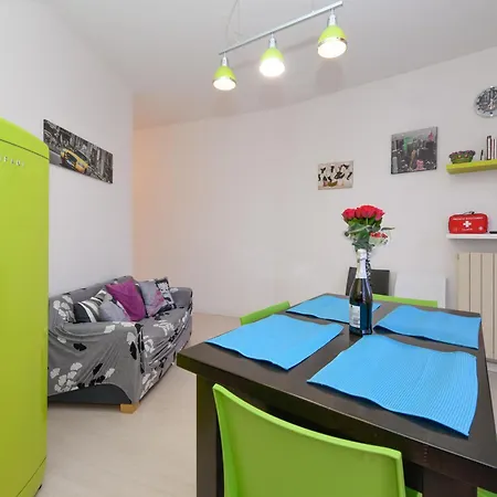 Apartment Casa Alessia-300mt To & Center Of Peschiera Peschiera del Garda