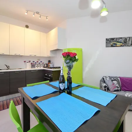 Apartment Casa Alessia-300mt To & Center Of Peschiera Peschiera del Garda