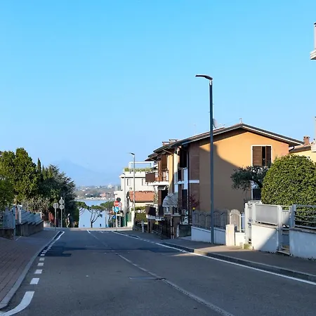 Apartment Casa Alessia-300mt To & Center Of Peschiera Peschiera del Garda